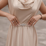 Vestido cerimónia - com pormenores pedras brilhantes