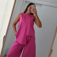 Conjunto com calção rosa choque