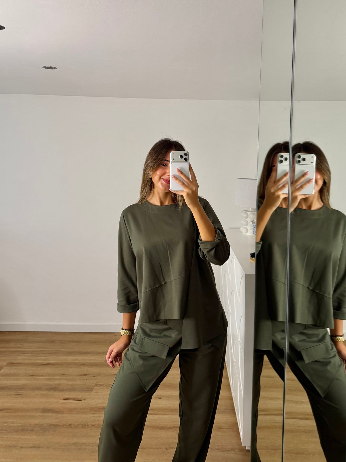 Conjunto com calça assimétrica | verde kaki