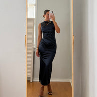 Vestido azul marinho com pormenor
