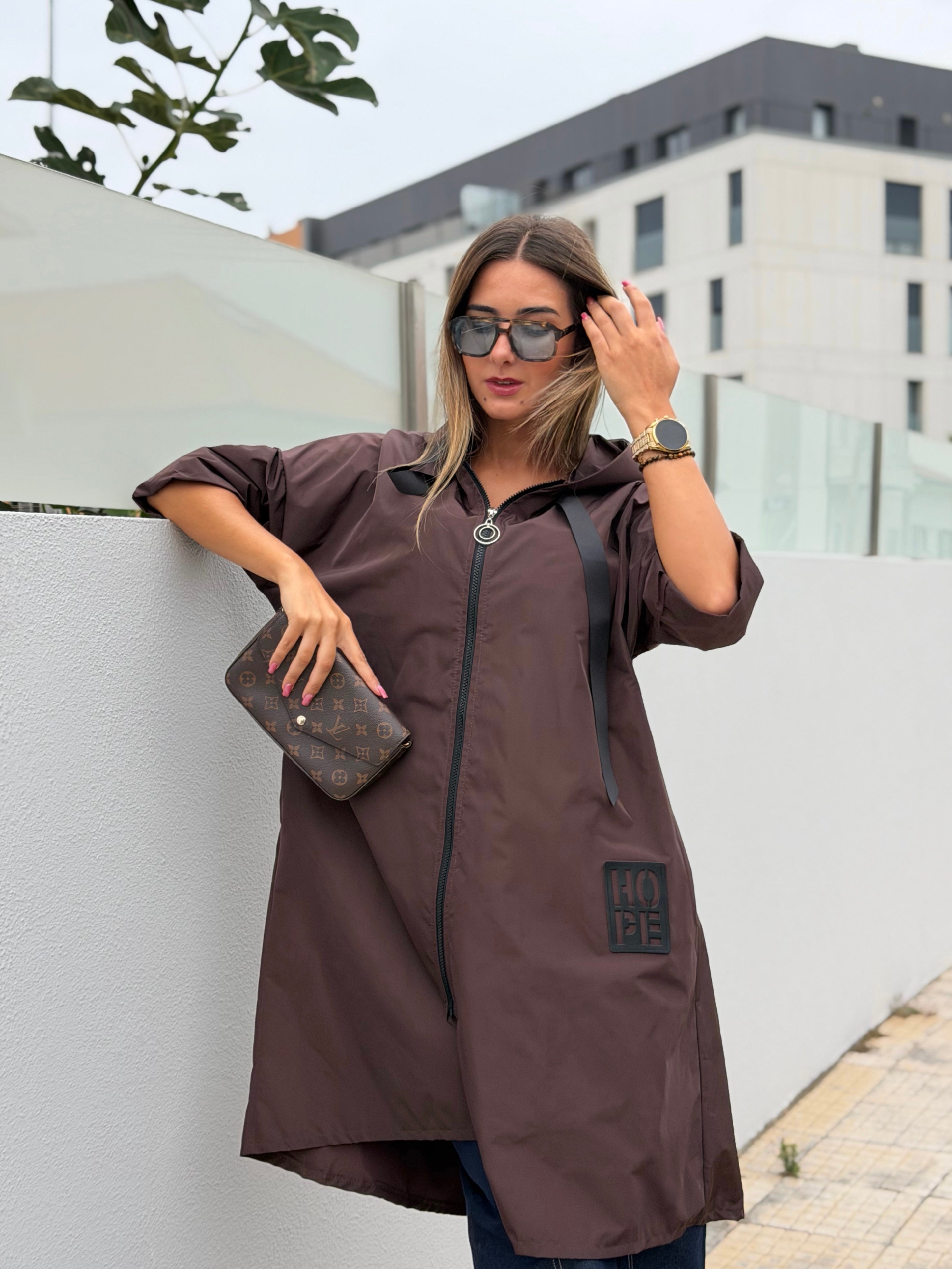 Parka comprida castanho