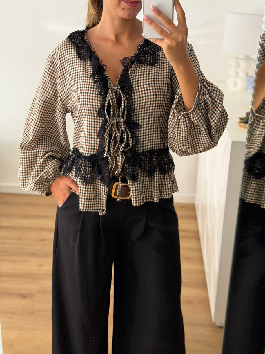 Blusa xadrez com renda