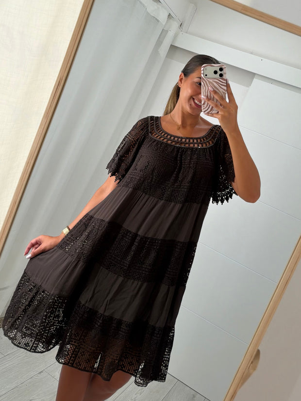 Vestido bordado - castanho