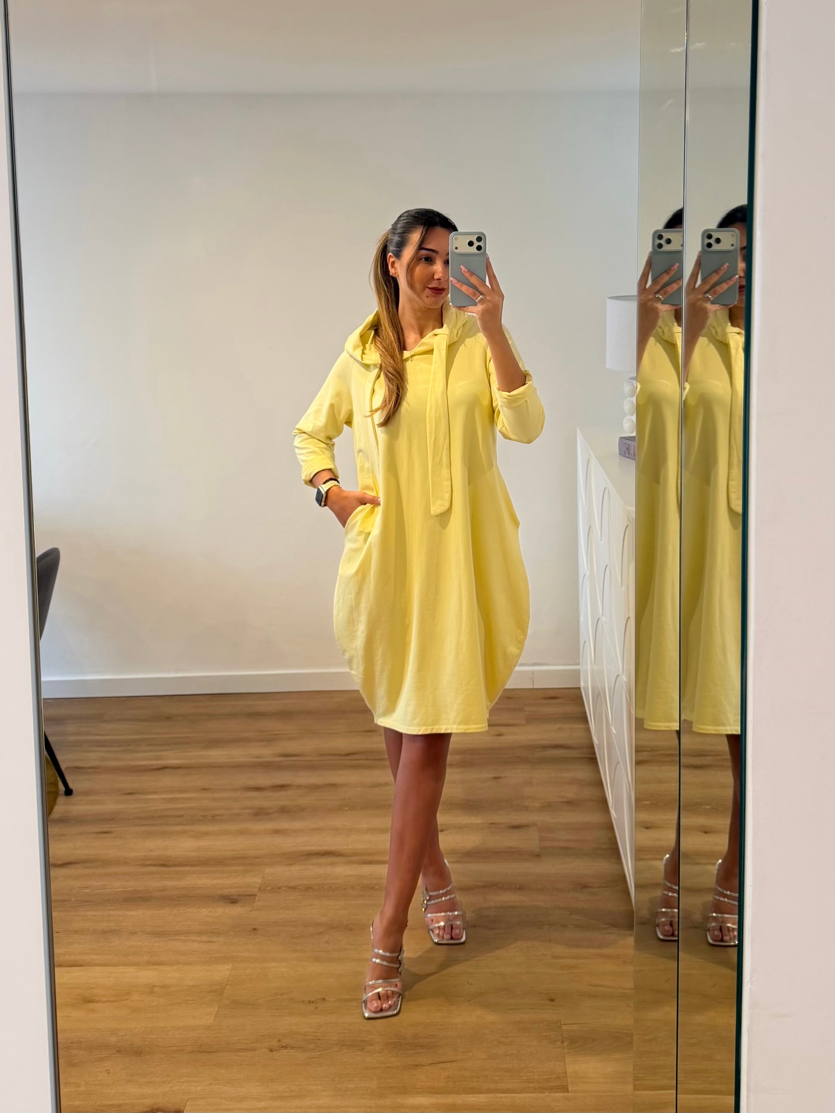 Vestido com bolsos - amarelo