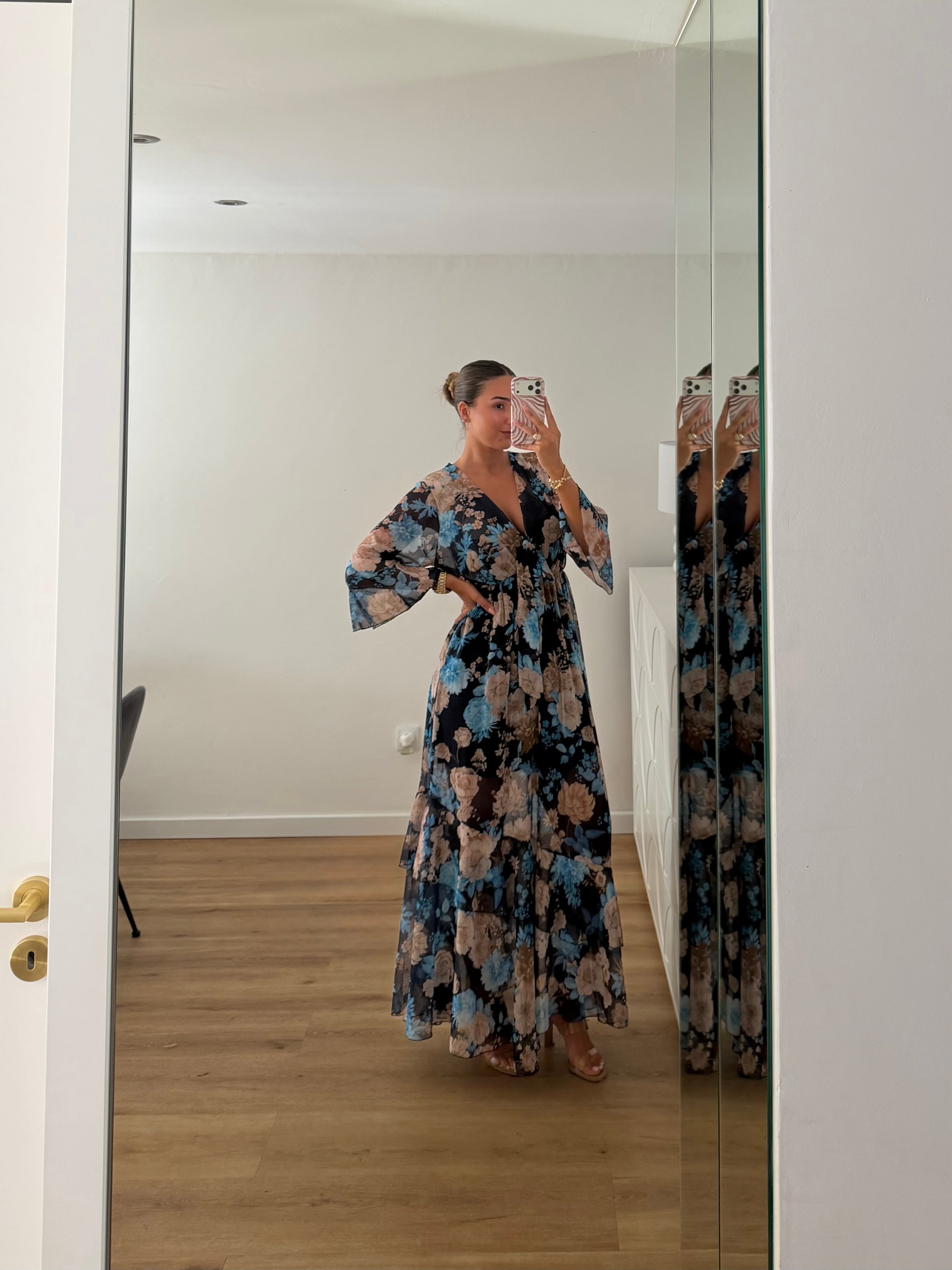 Vestido floral e folhos - azul