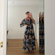 Vestido floral e folhos - azul