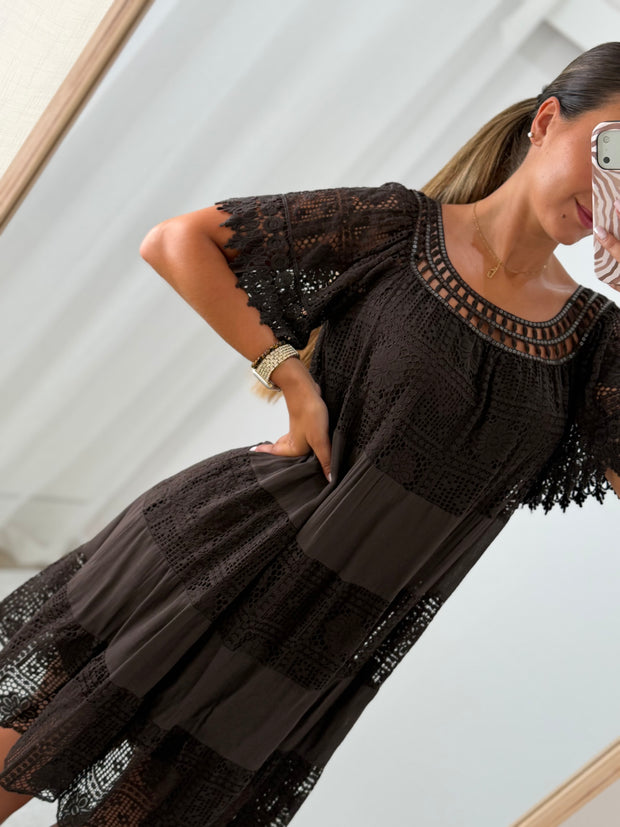 Vestido bordado - castanho