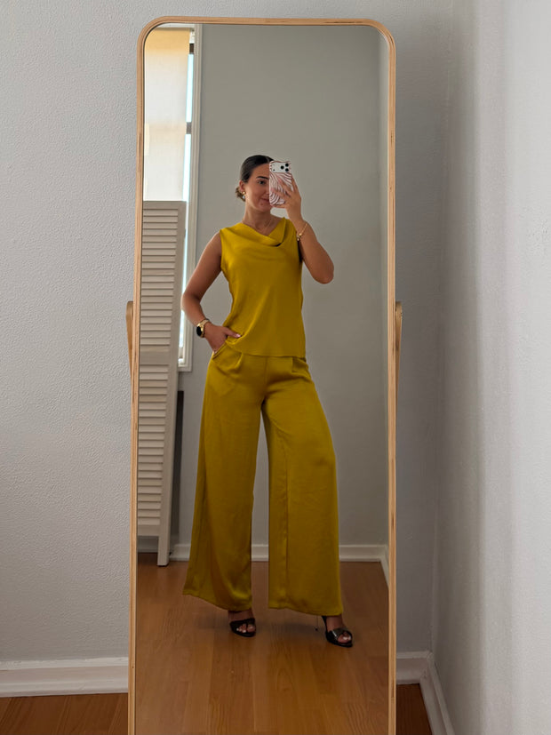 Conjunto amarelo mostarda
