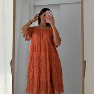 Vestido bordado com forro - cores