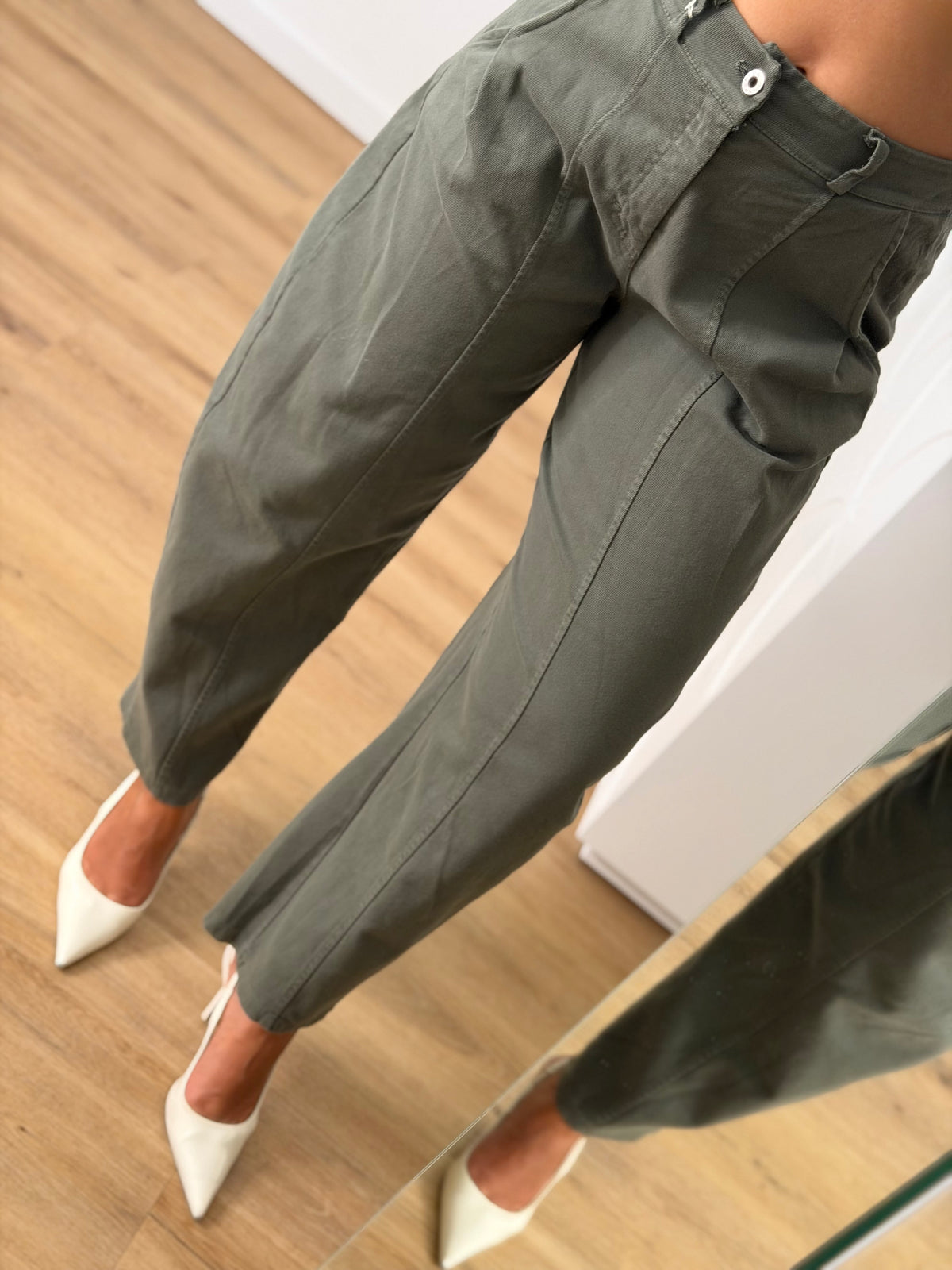 Calça com cintura elástica verde kaki