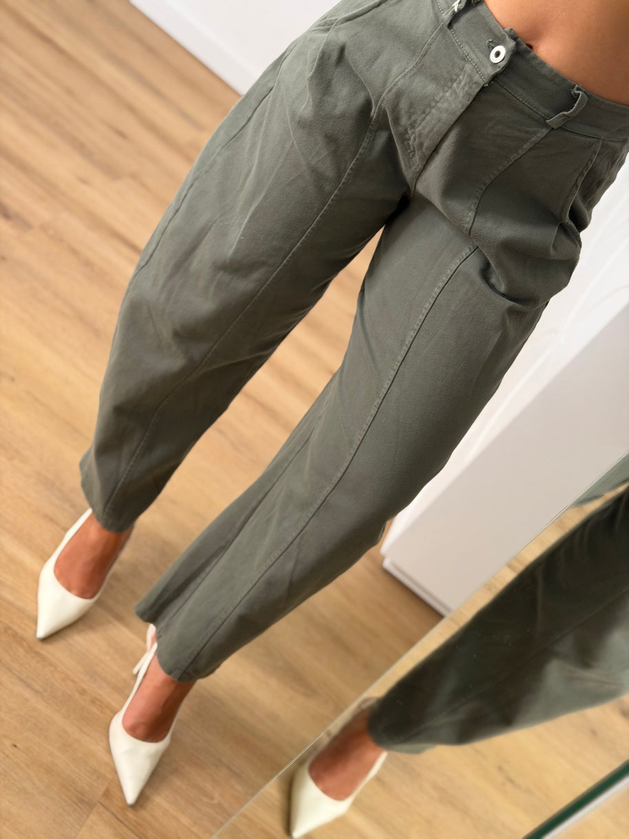 Calça com cintura elástica verde kaki