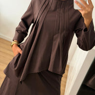 Conjunto castanho com saia/calça