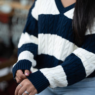 Camisola com entrelaçado | azul marinho