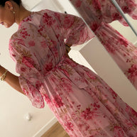 Vestido floral e folhos - rosa
