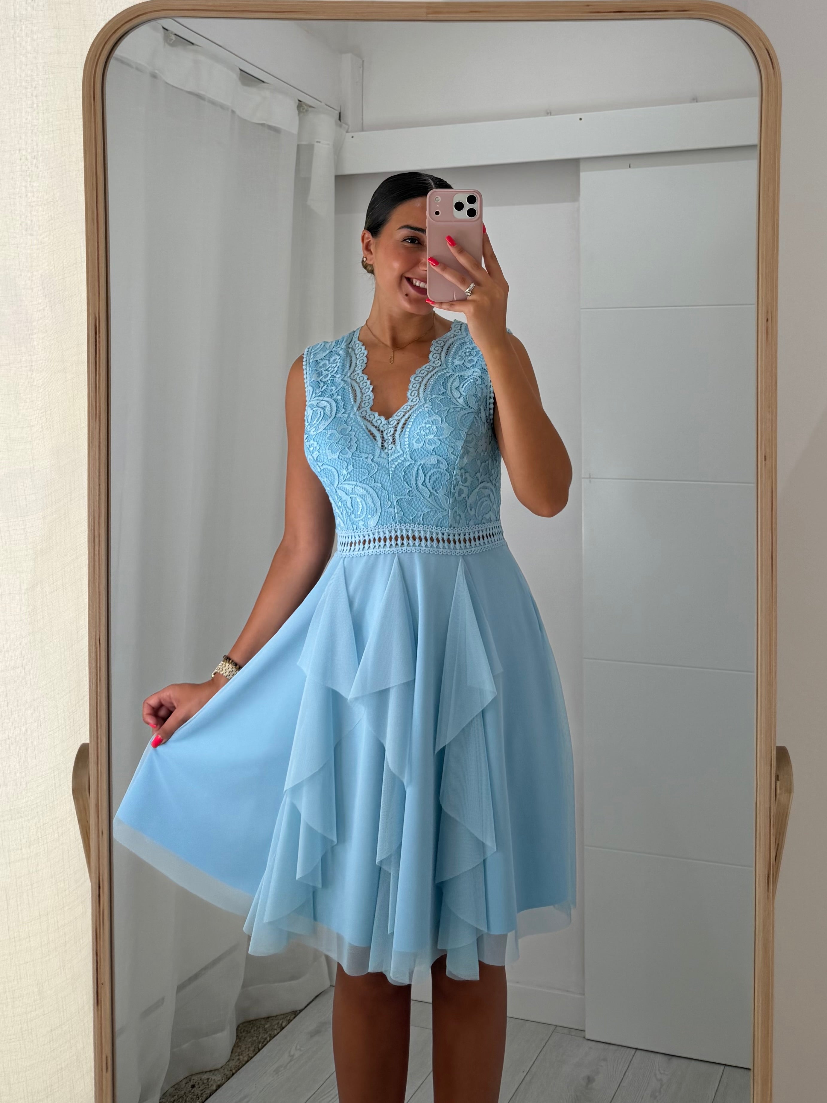 Vestido com costas rendadas