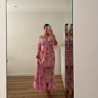 Vestido floral e folhos - rosa