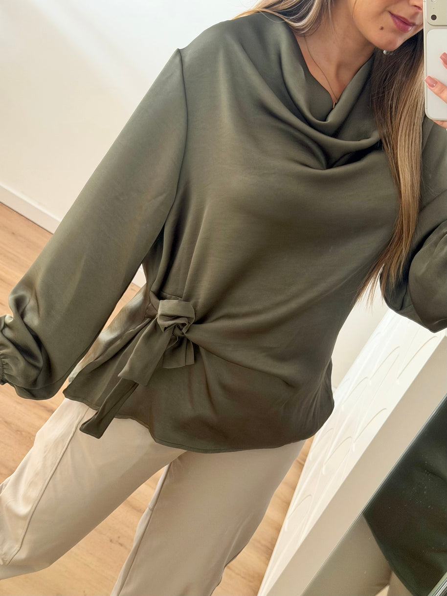 Camisola acetinada verde oliva