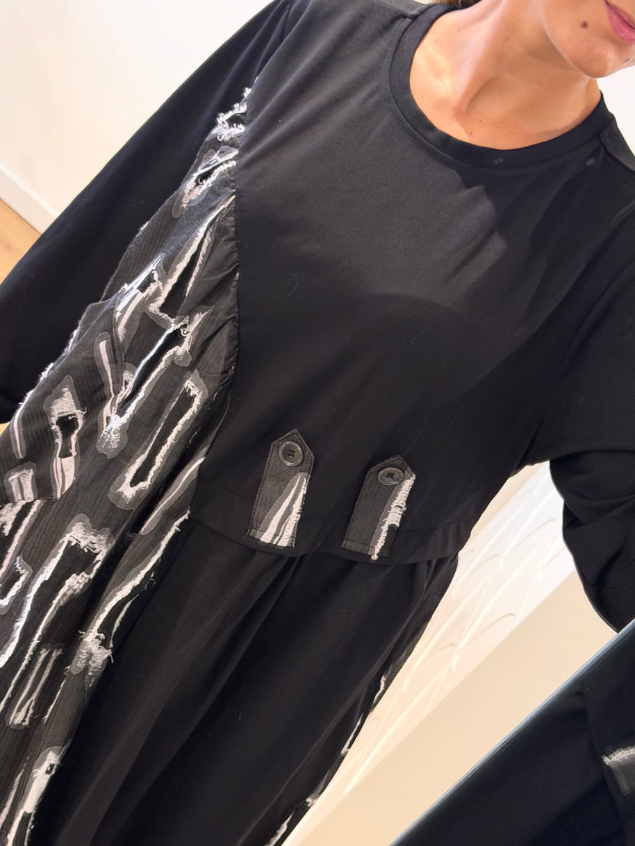 Vestido com trabalhado e desenho