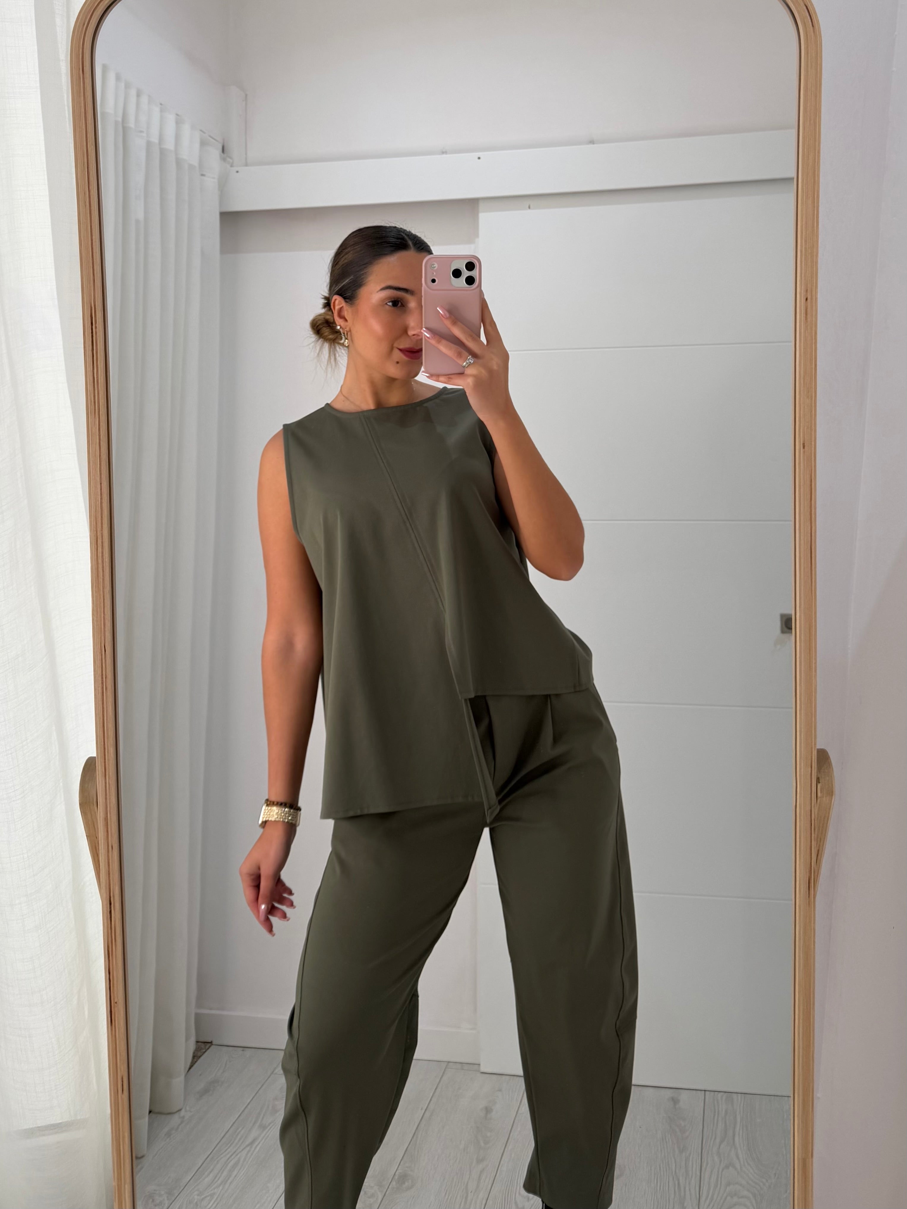 Conjunto assimétrico verde kaki