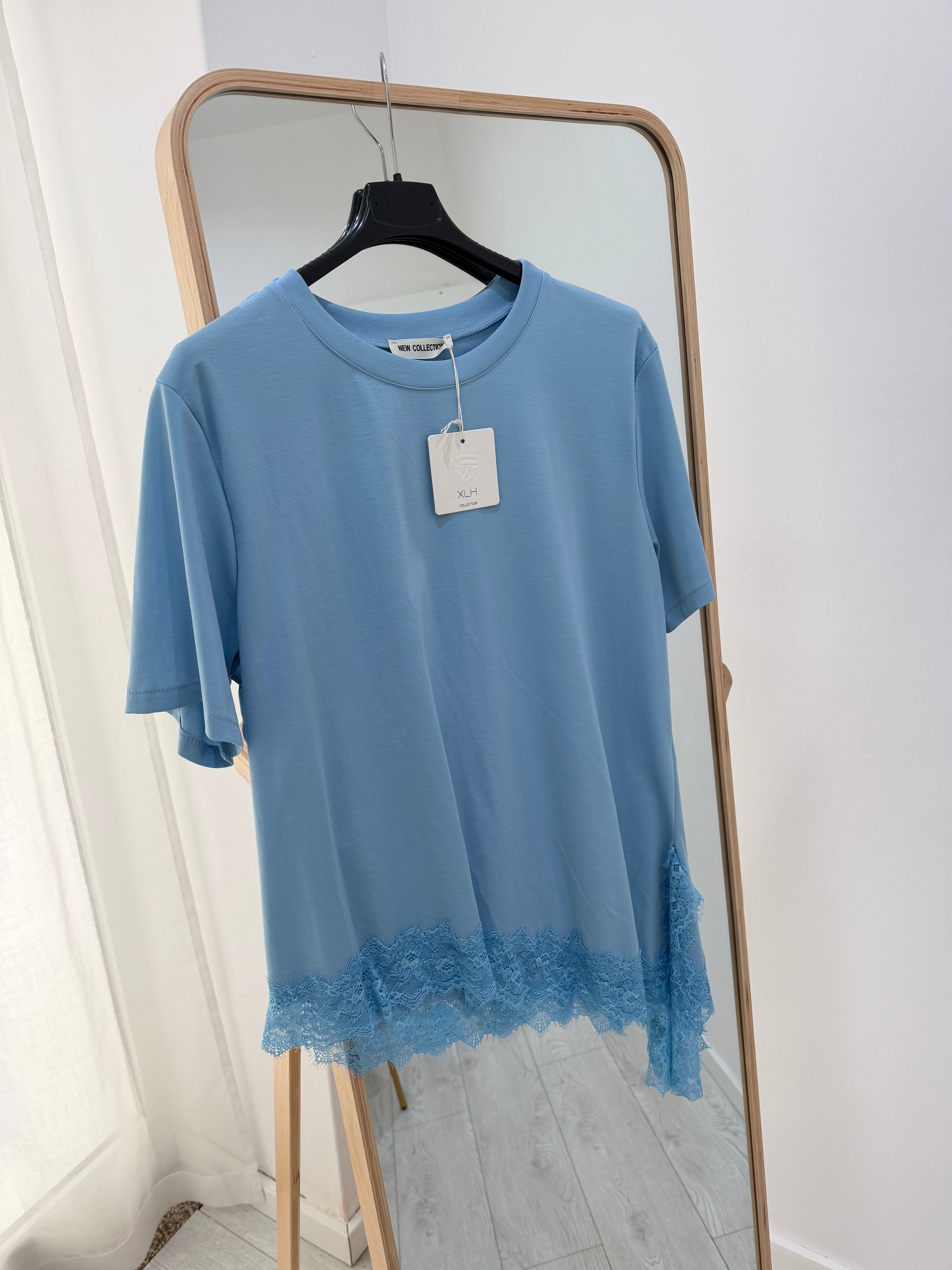 Blusa assimetrica com renda - azul