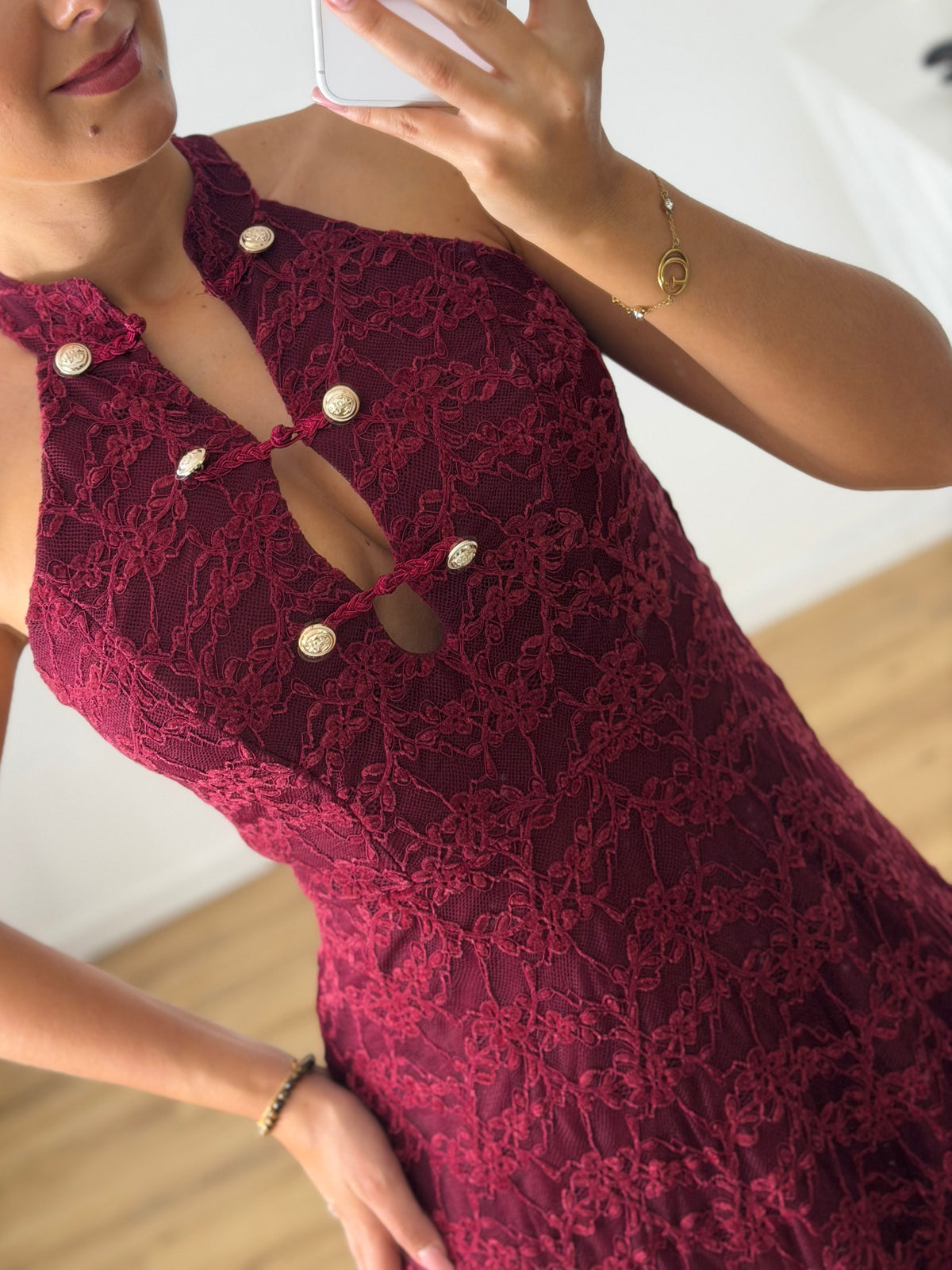Vestido rendado bordeaux