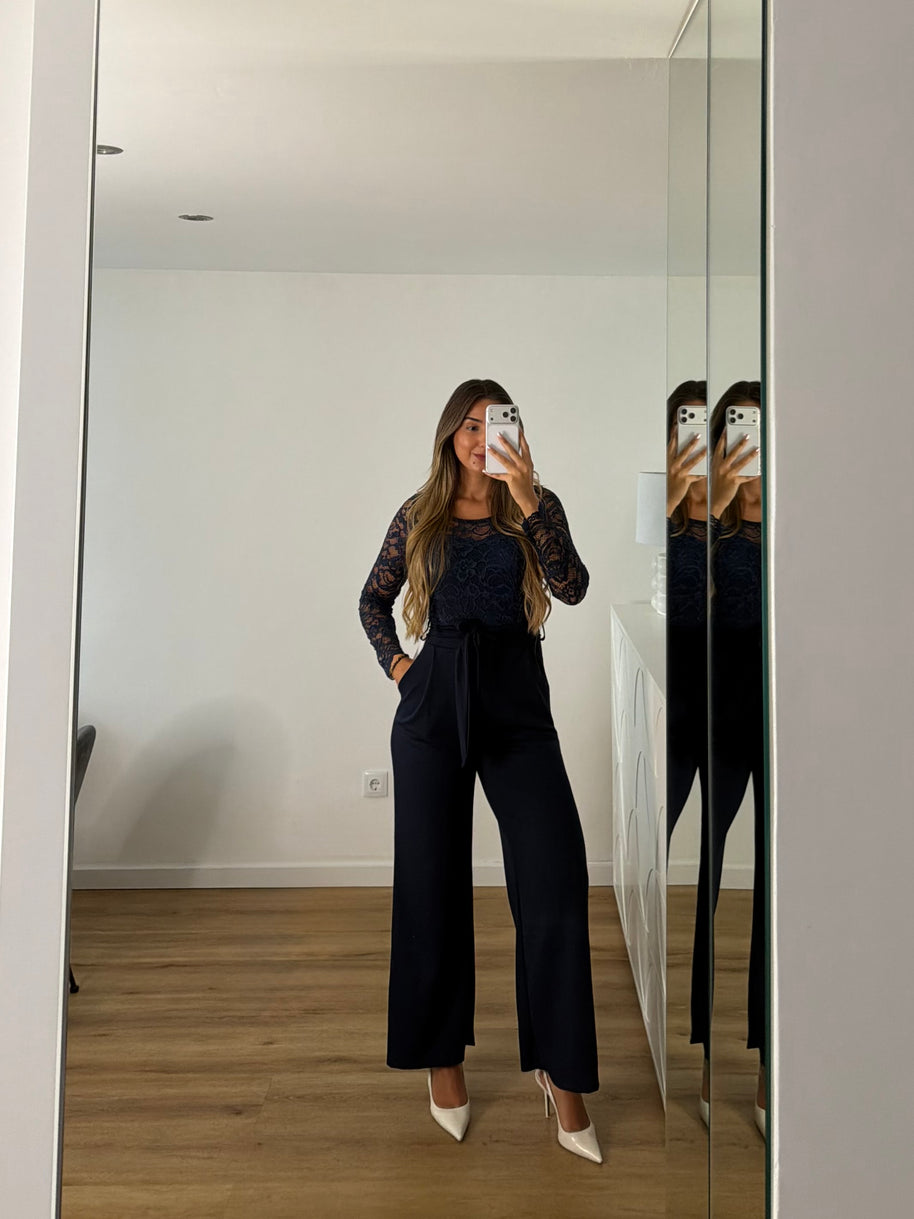Macacão rendado - azul marinho