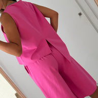 Conjunto com calção rosa choque