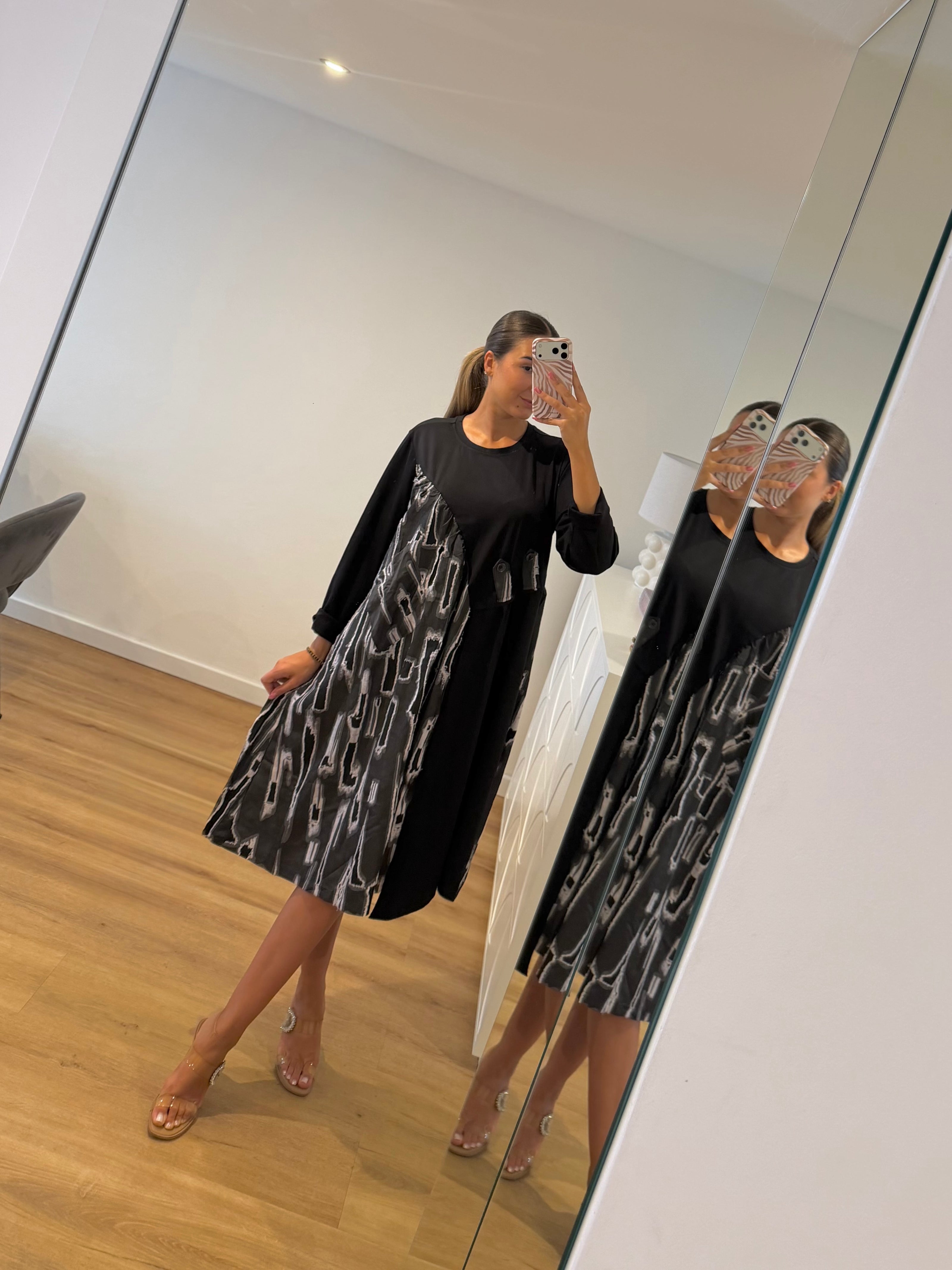Vestido com trabalhado e desenho