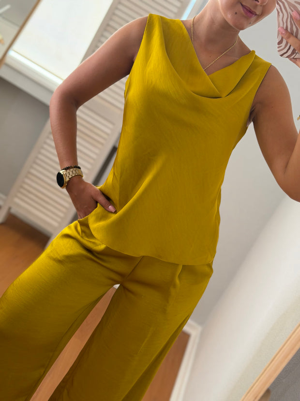 Conjunto amarelo mostarda