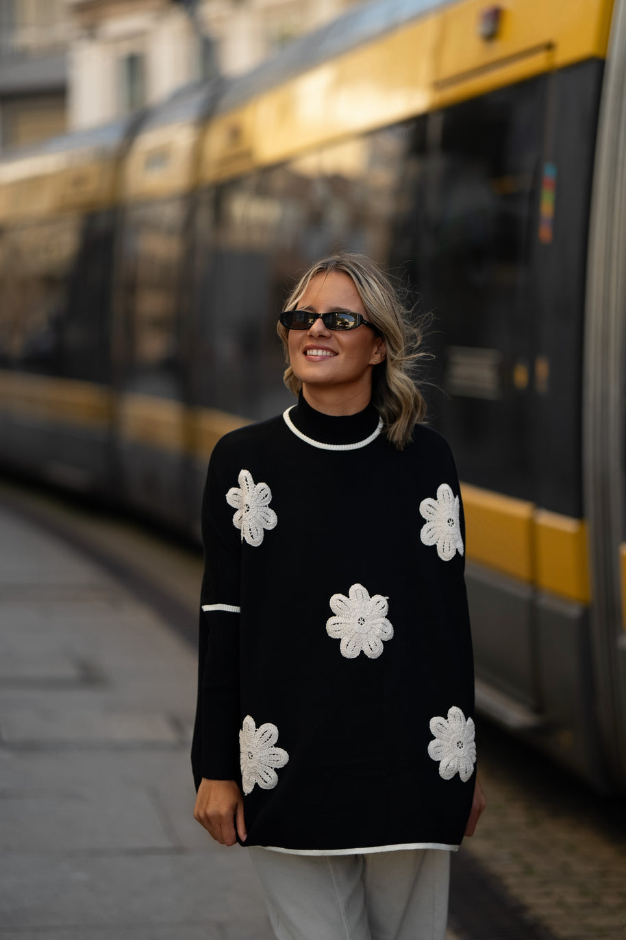 Camisola flores bordadas