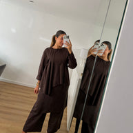 Conjunto castanho com saia/calça