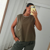 Blusa verde com pormenor bordado