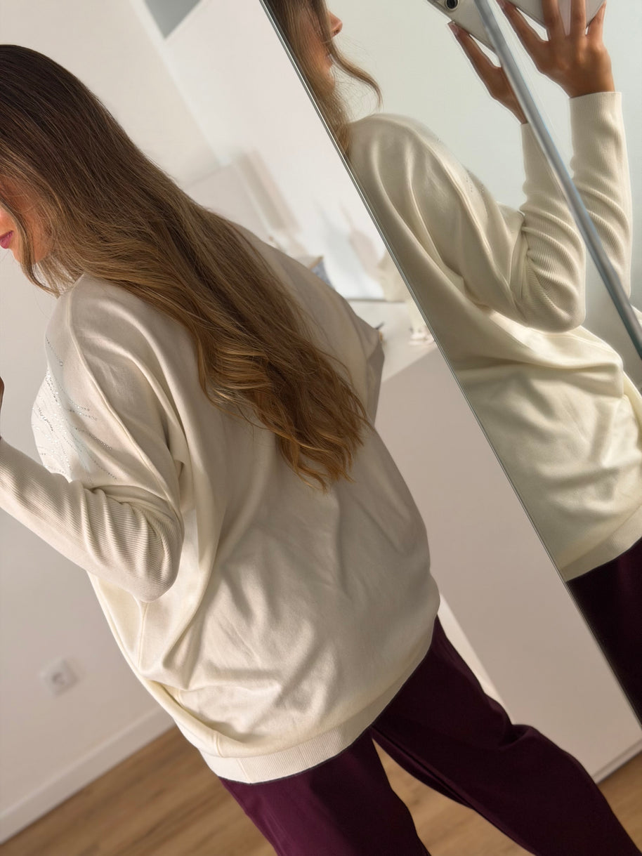 Camisola branca com brilhantes