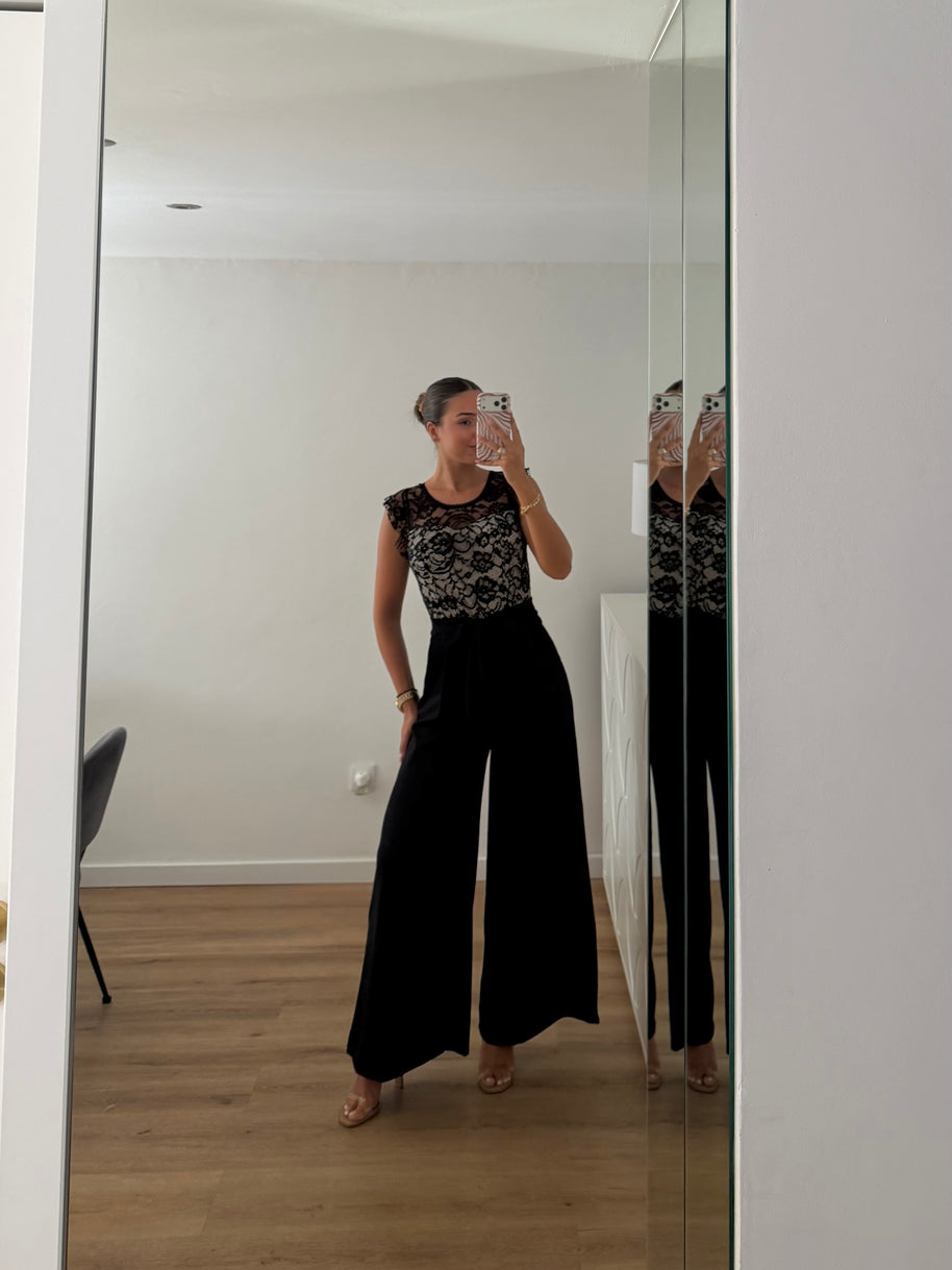 Macacão com renda - preto