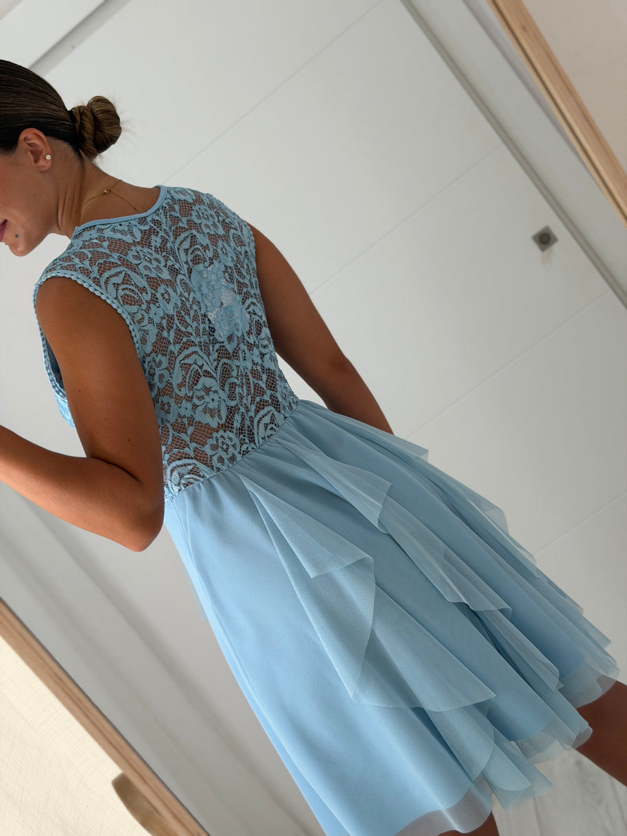 Vestido com costas rendadas