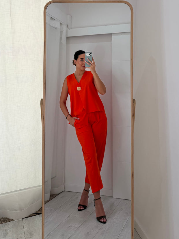 Conjunto laranja com botão