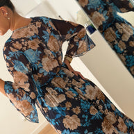 Vestido floral e folhos - azul