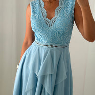 Vestido com costas rendadas