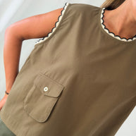 Blusa verde com pormenor bordado